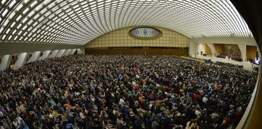 Un buen padre es mediador y custodio de la fe, dijo el Papa