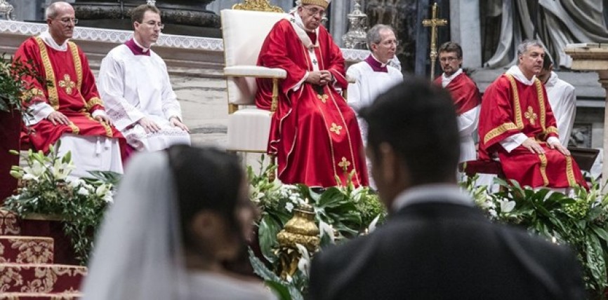 Cuando el hombre y la mujer colaboran juntos con el designio divino, la tierra se llena de armonía y confianza, el Papa en la Catequesis