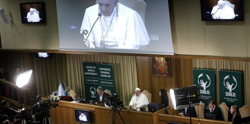 El Papa clausuró el Congreso de Scholas con una inédita videoconferencia