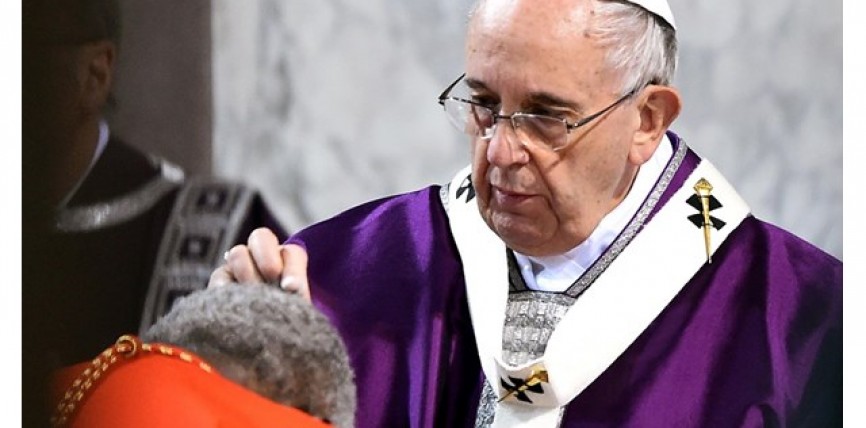 «Conversión es volver al Señor con todo el corazón», el Papa en el miércoles de Ceniza