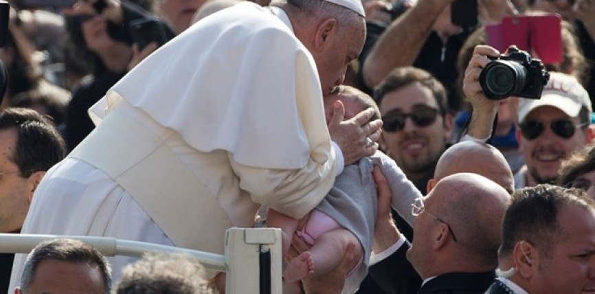 Impulsar – en Iglesia y sociedad – el respeto de la dignidad que Dios dio a hombre y mujer, pide el Papa