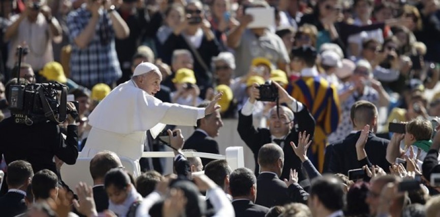 Hombre y mujer son de la misma sustancia y complementarios, el Papa en la catequesis