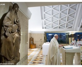 Si un cristiano quiere conocer su identidad, no puede quedarse sentado, dijo el Papa