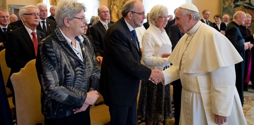 «La precariedad nos interpela y nos llama a una mayor solidaridad», el Papa a la Asociación Pro Petri Sede
