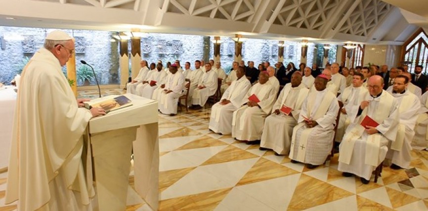 Las comunidades temerosas y sin alegría no son cristianas, dijo el Papa en su homilía