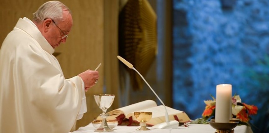 Es feo ver cristianos mundanos, dijo el Papa en su homilía