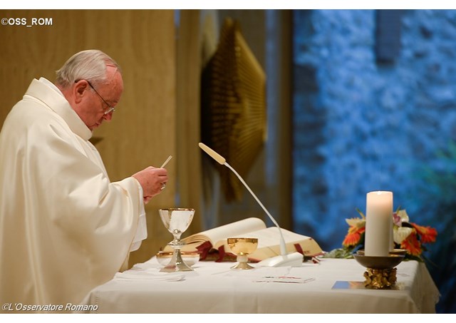 Es feo ver cristianos mundanos, dijo el Papa en su homilía