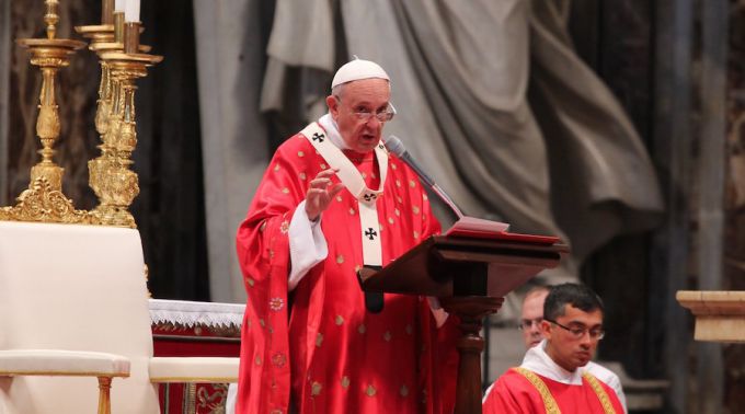 Papa Francisco en Pentecostés: Necesitamos hombres y mujeres llenos del Espíritu Santo